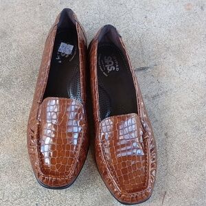 SAS Women's Crocodile Pattern‎ Brown Moccasins